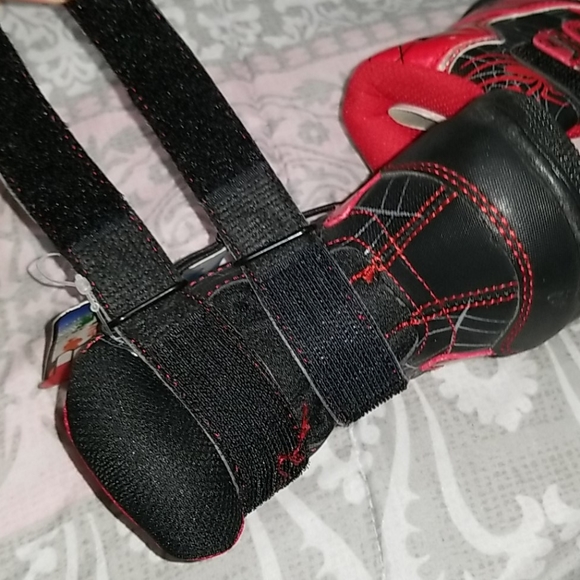 NWT Spiderman snow boots - Picture 2 of 9